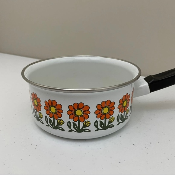 Vintage 1970s Retro Cookware Orange/Yellow Flowers Enamelware Pot Sauce Pan - Picture 3 of 10